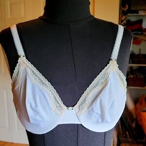b tempted By Wacoal White Lace Trim Bra 32d Nearly New.
